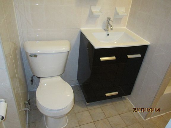 5th image of 1035 Union St #B2