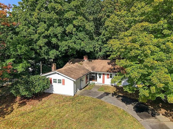 3rd image of 32 Curwen Rd