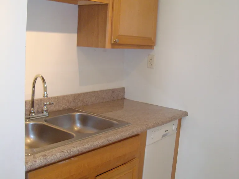 4390 McPherson Ave — Photo 9