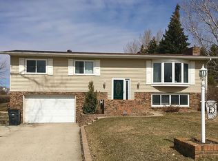 809 2nd St SE, Rugby, ND 58368