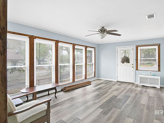 4th image of 54 Nichols Ave