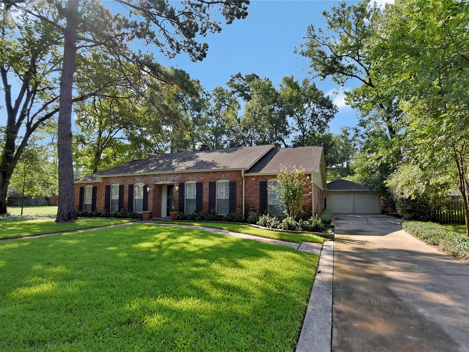 4 bed, 2.5 bath, 2364 sqft, $3,900 — Photo 4