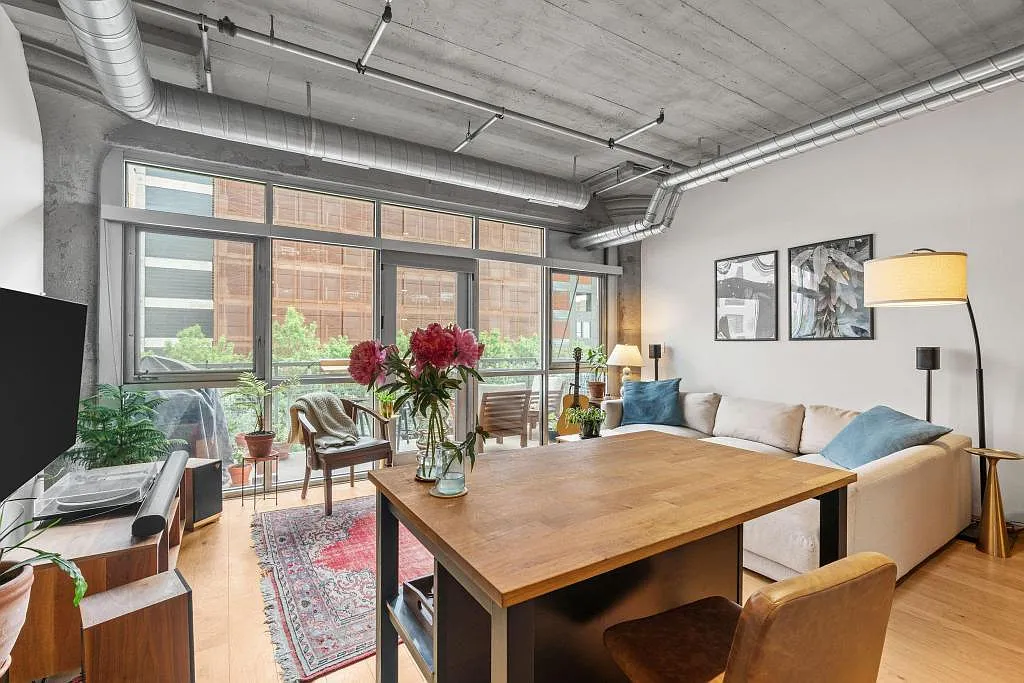 2 bed, 1.0 bath, 833 sqft, $2,300 — Photo 3