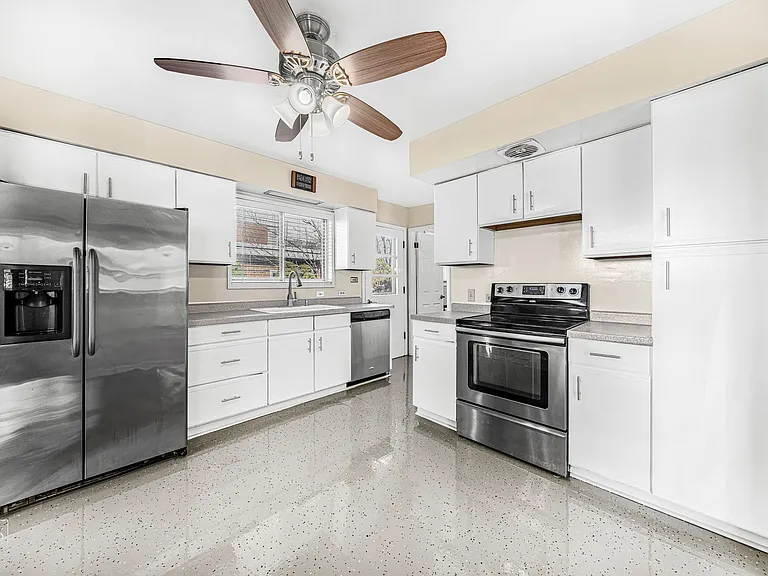 283 S Fair Ave — Photo 8