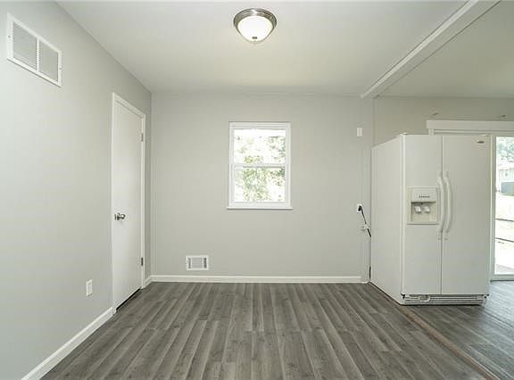 5th image of 7708 E 119th St
