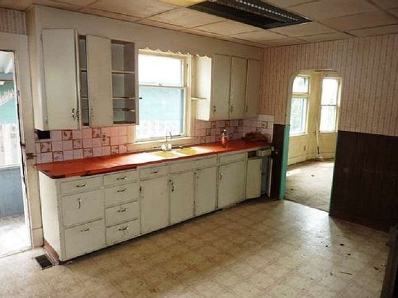 4th image of 1117 E Dalton Ave