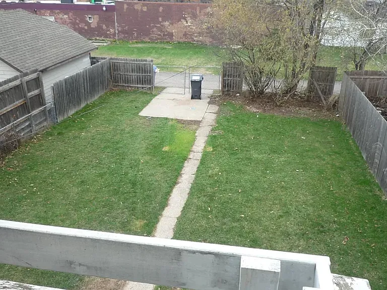 949 Margaret St — Photo 23