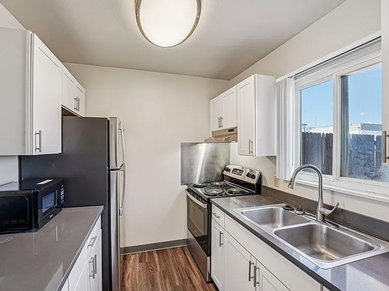 2 Bed, 1.5 Bath