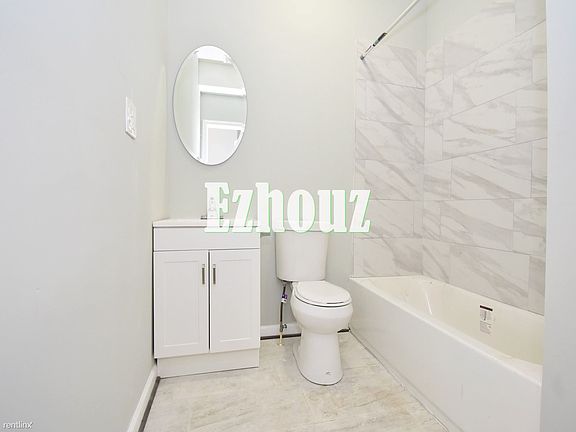 135 E North Ave 2nd bath
