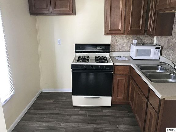 4th image of 209 E Spruce St