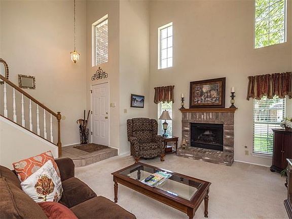 3rd image of 2112 Mockingbird Dr