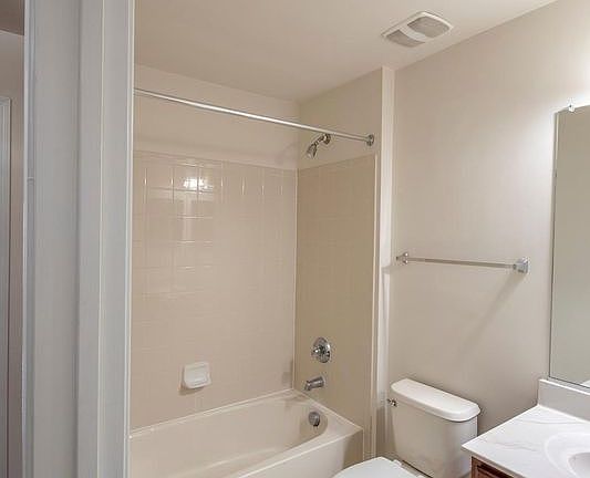 4th image of 23119 Sunbury St