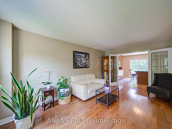 4th image of 54 Meyer Cir