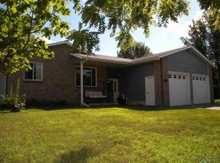 611 SE 3rd St, Madison, SD 57042