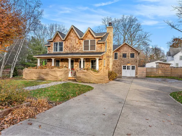 419 Saint Joseph St, Saugatuck, MI 49453