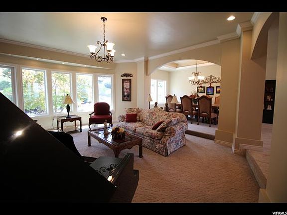 3rd image of 130 S Sherwood Dr