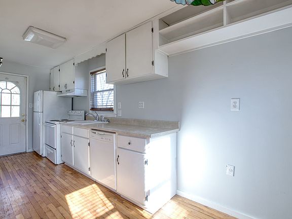 4th image of 124 Mayflower St