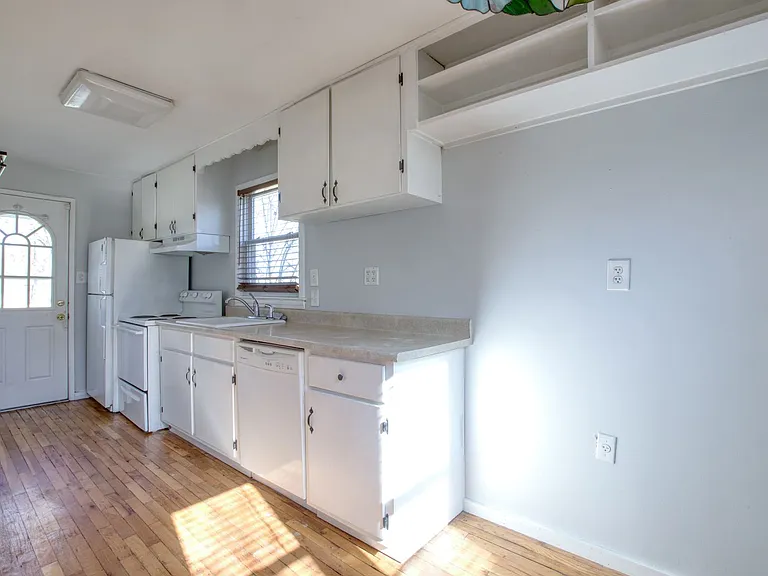 124 Mayflower St — Photo 4