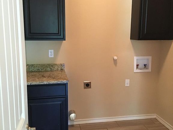 4th image of 401 Inverrary Dr #33