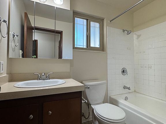 5th image of 1821 E Thomas St APT 304