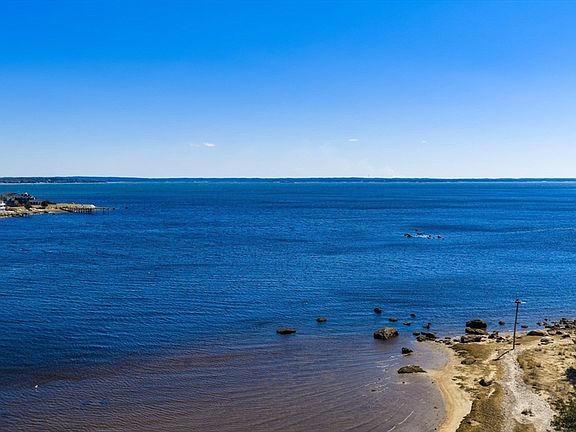 2nd image of 16 Bass Point Rd