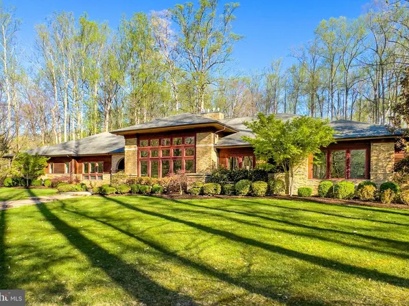 11568 Lilting Ln, Fairfax Station, VA 22039