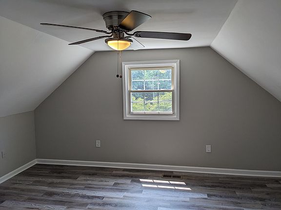 2nd image of 1016 Montrose Ave SE