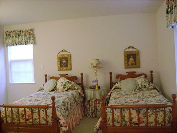 4th image of 601 Redmont Pl