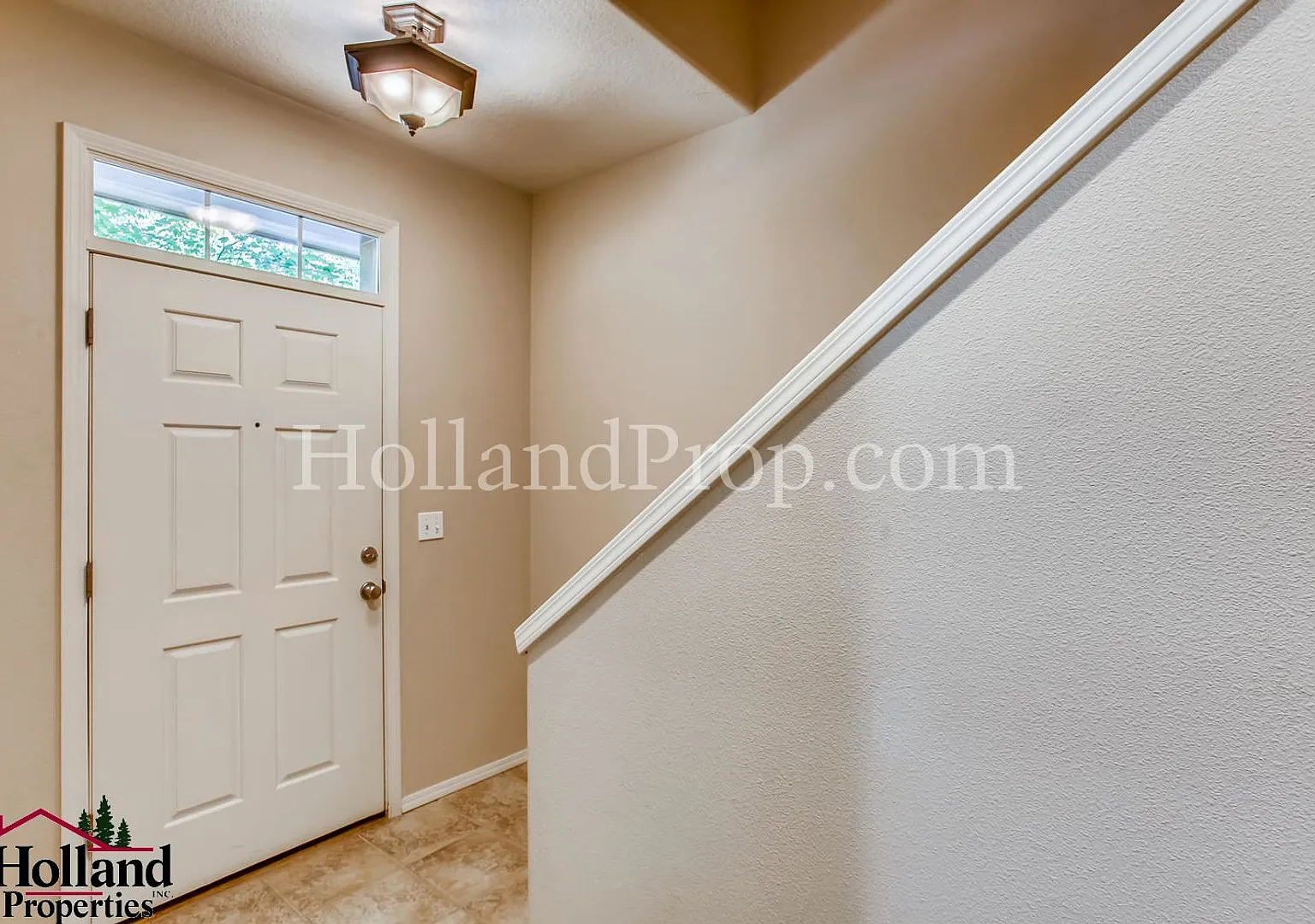 Stylish 2-Bedroom Townhome in Desirable Orenco Gardens — Photo 4