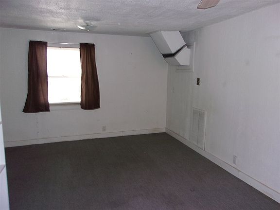 2nd image of 714 W Kansas Ave