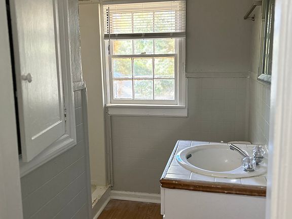 5th image of 710 1/2 2nd Ave #1/2