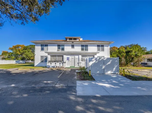 1215 N 17th Ct, Hollywood, FL 33020