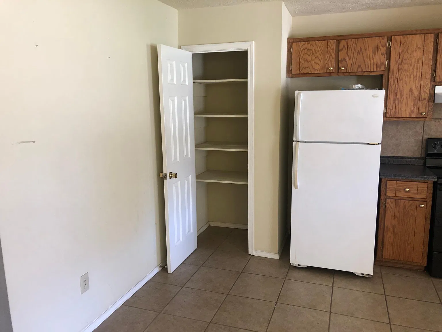 186 Caleb Dr — Photo 3