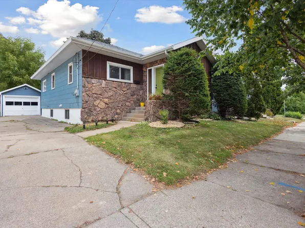 35 15th St, Clintonville, WI 54929