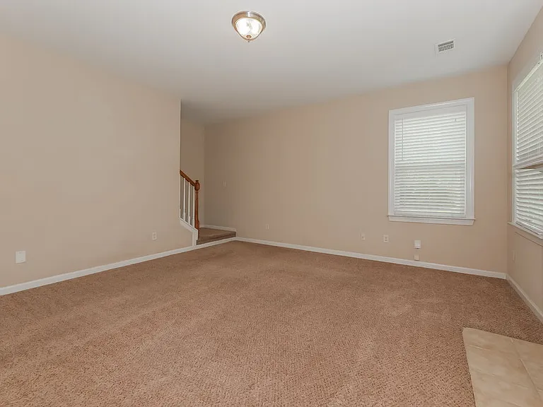 2505 Mockingbird Ln — Photo 7