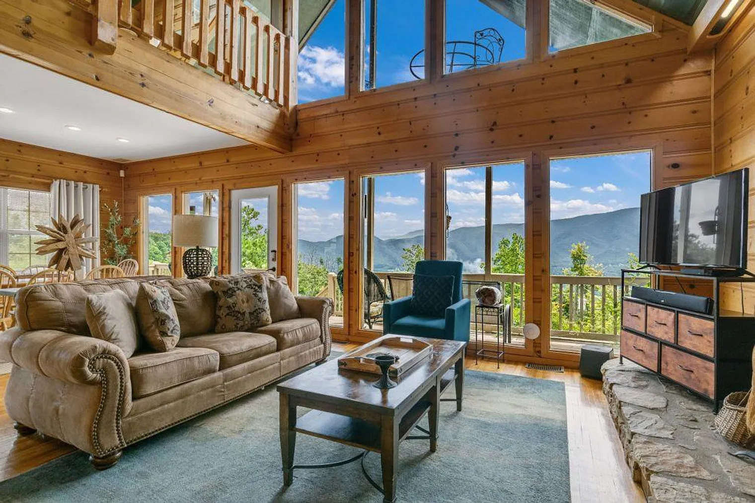 4 bed, 3.0 bath, 2992 sqft, $8,864 — Photo 3