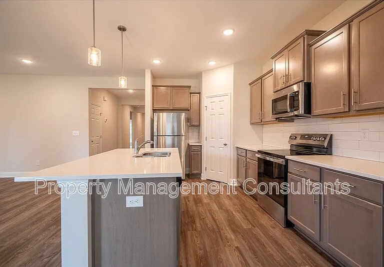 330 Creek Grove Ave — Photo 15