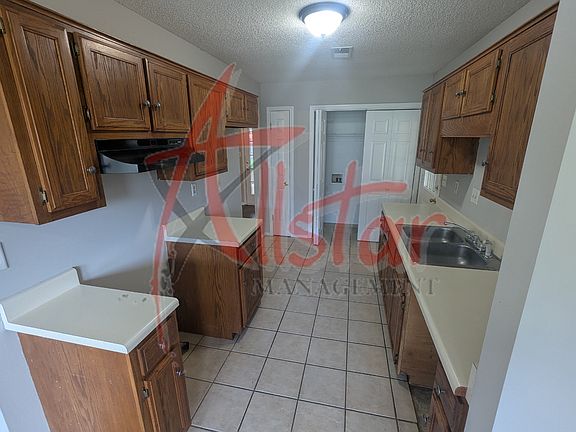 4th image of 2922 Waverly Dr