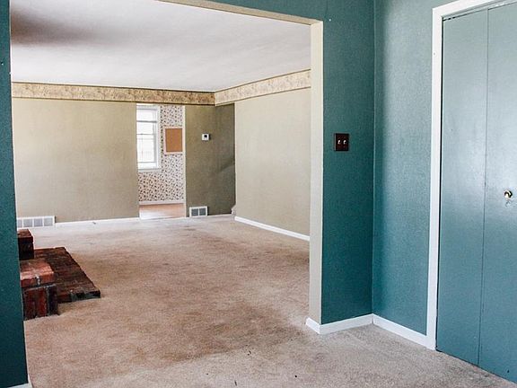 4th image of 235 E Boulevard 136