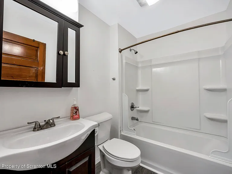 811 Grandview St — Photo 10