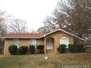 5701 Hollirose Dr, Charlotte, NC 28227