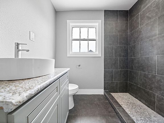 5th image of 2115 Broadway St #2