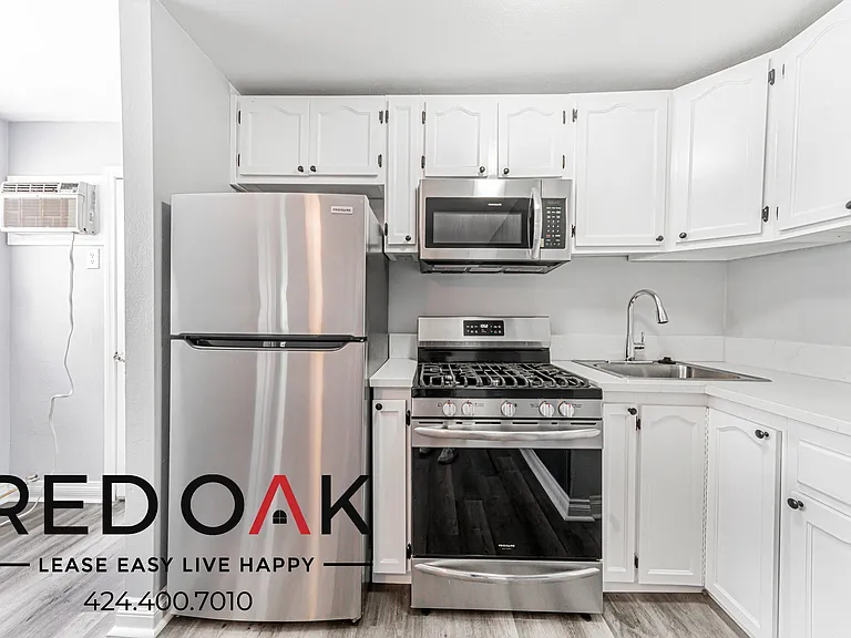 1036 Normandie Ave #14 — Photo 8