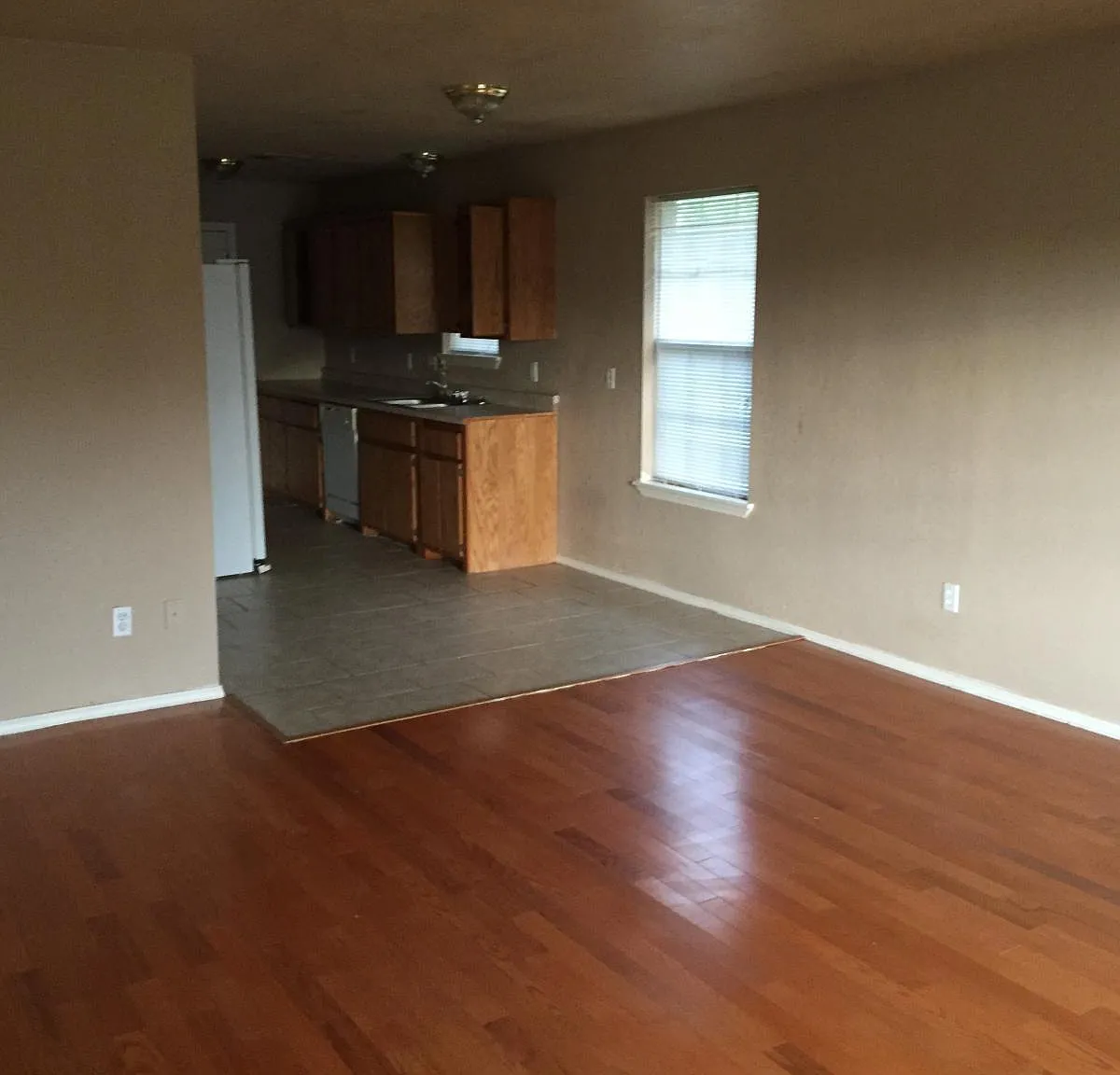 607 N Kennedy Avenue — Photo 2