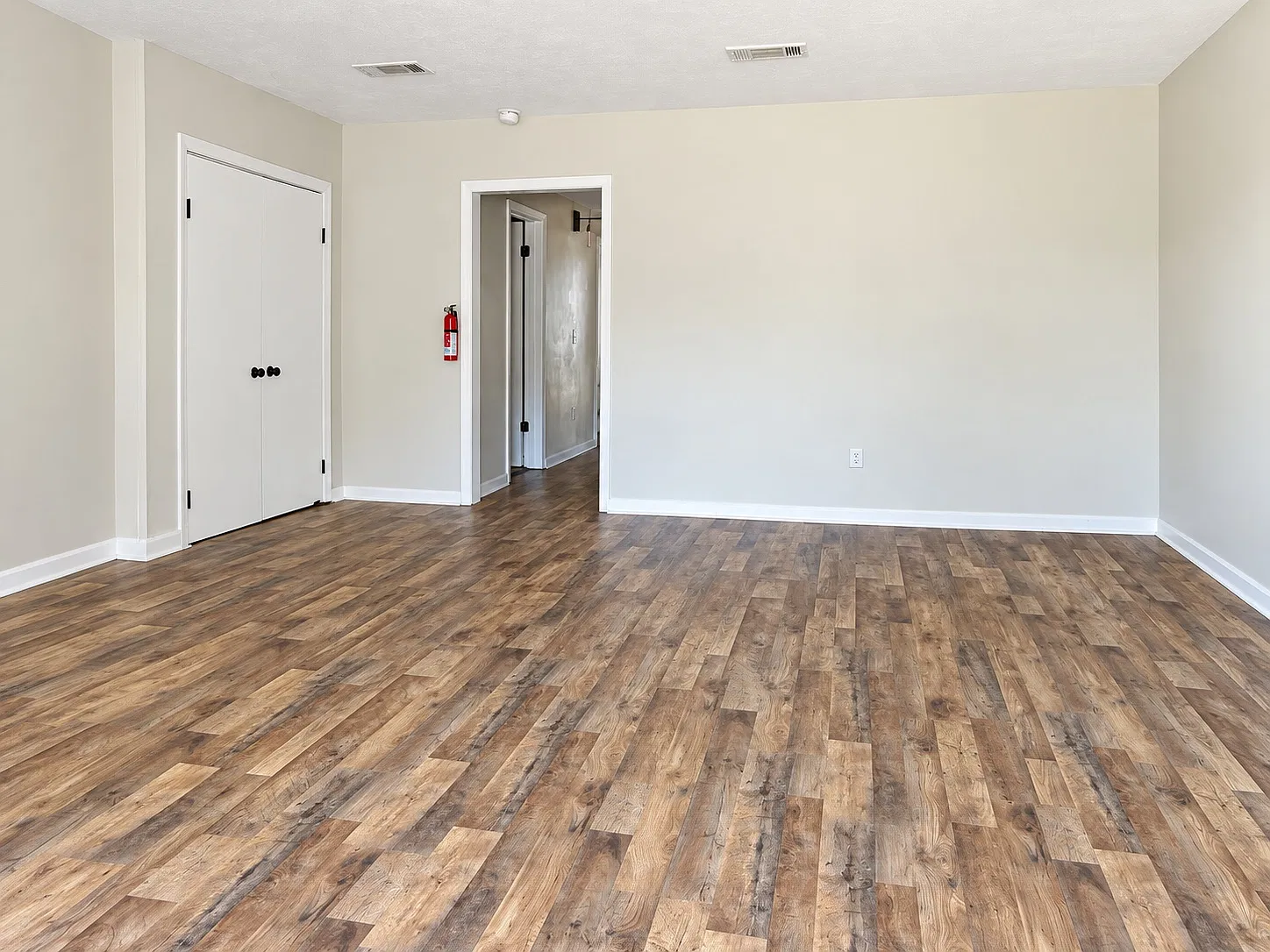 3 bed, 1.5 bath, 1000 sqft, $900 — Photo 3