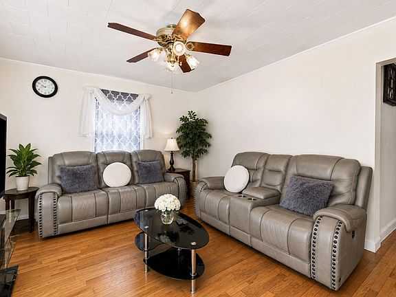 4th image of 903 N Layton Ave