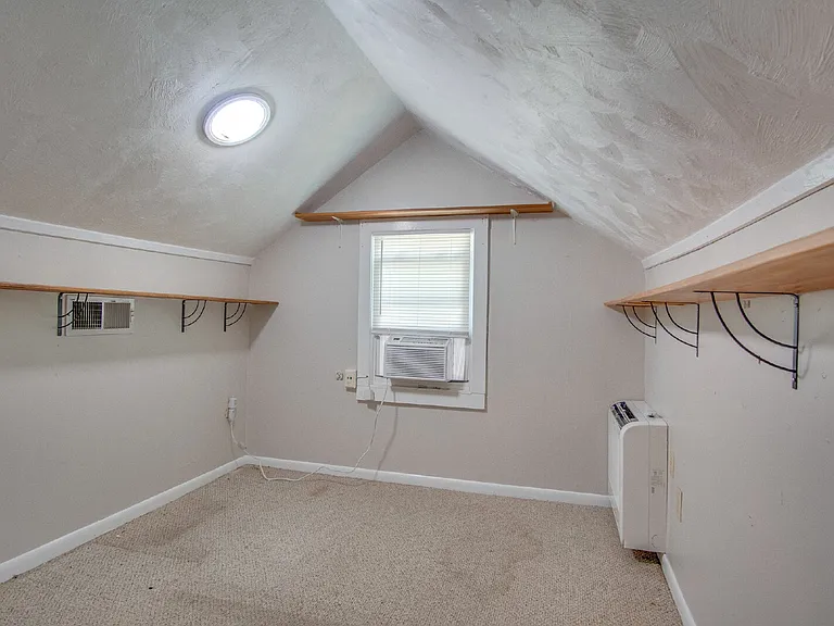 1613 E Jordan St — Photo 18