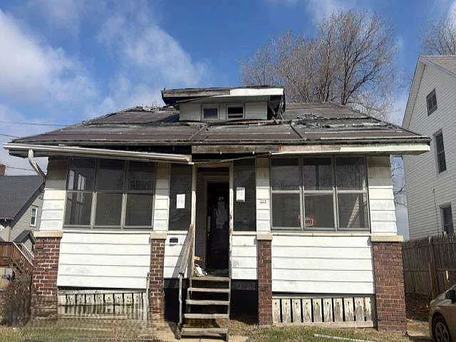 719 W Mill St photo 1