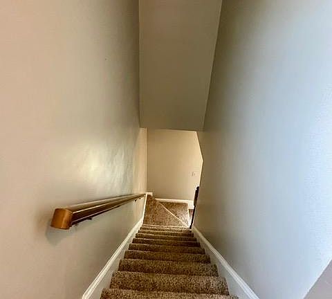 5th image of 409 Bryan Ct