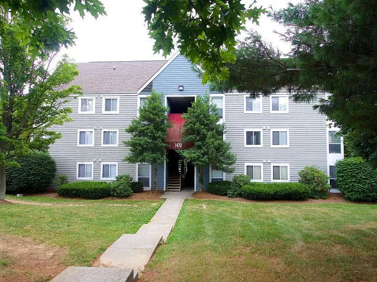 1470 Seneca Dr #D — Photo 1